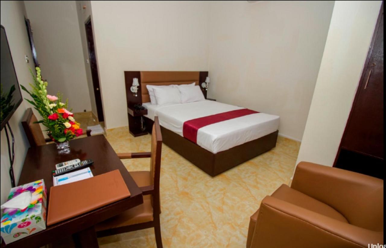 Hotel Gulshan Lake View Dhaka Extérieur photo