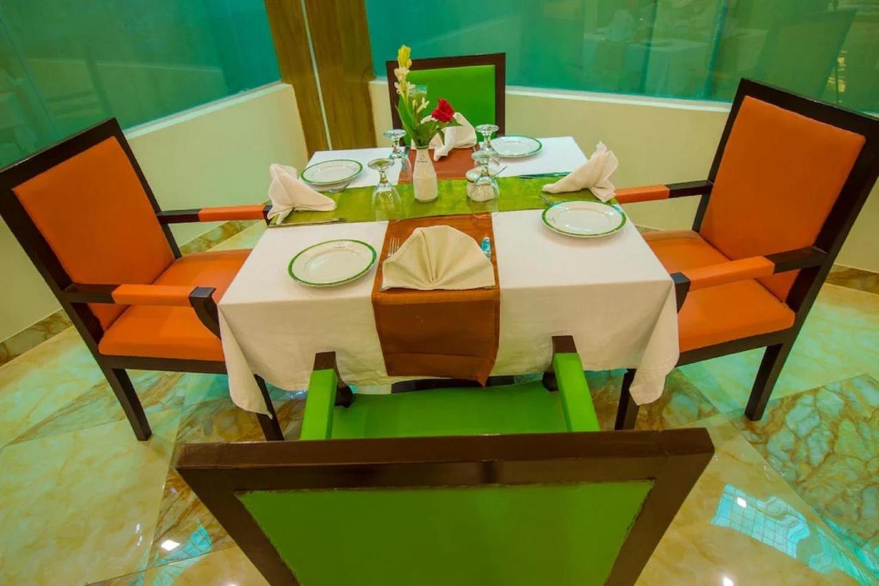 Hotel Gulshan Lake View Dhaka Extérieur photo