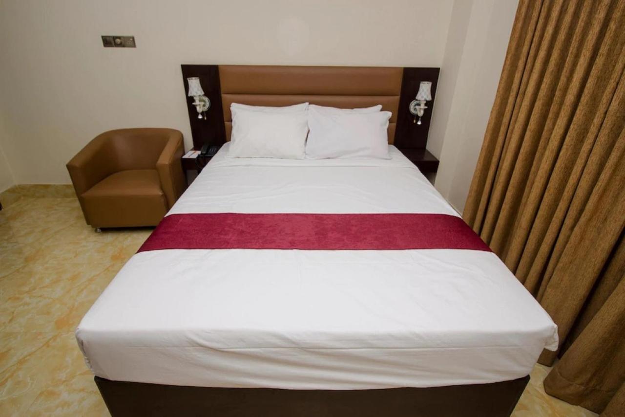 Hotel Gulshan Lake View Dhaka Extérieur photo
